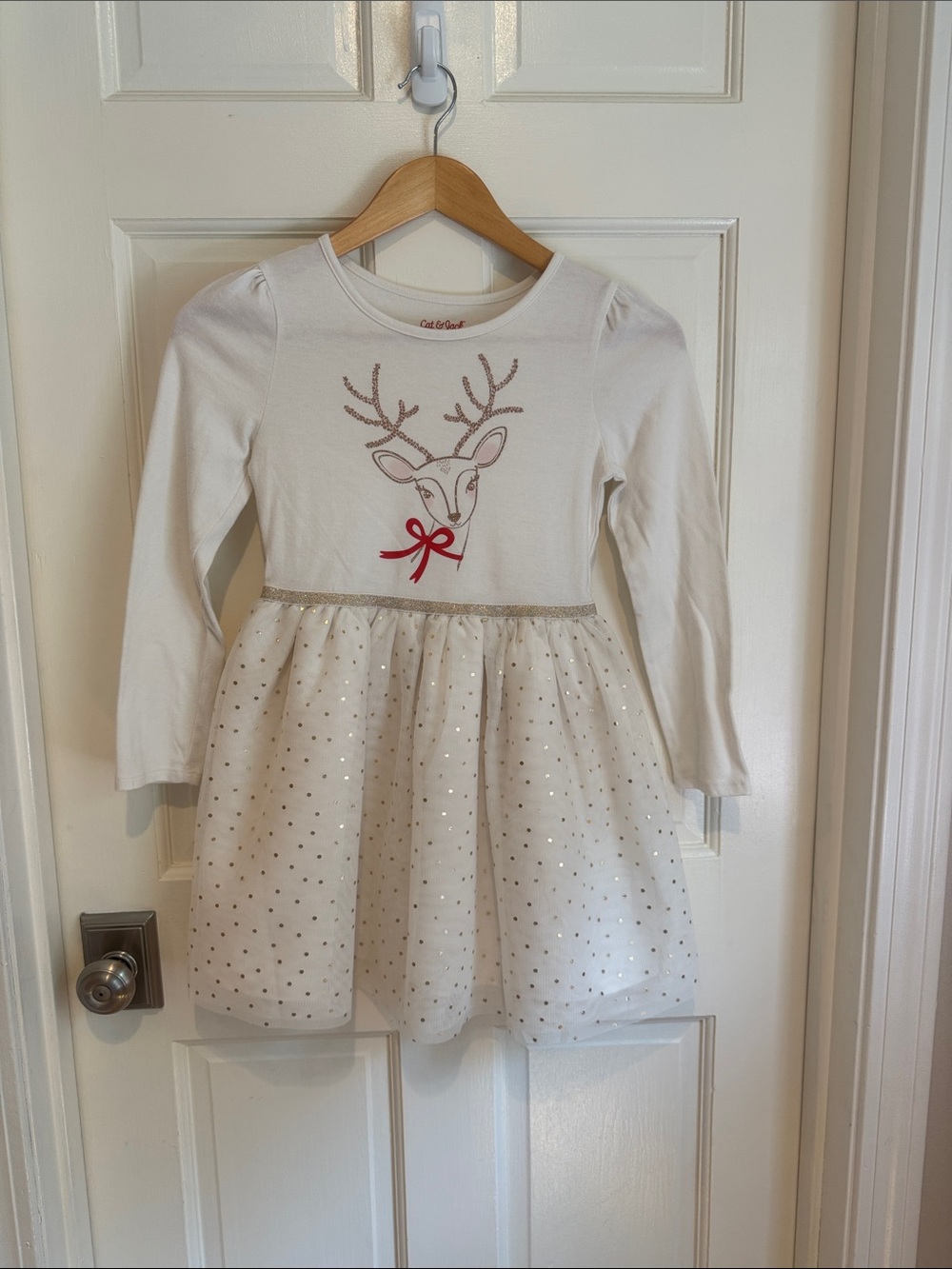 Girls Cat & Jack White Tee with reindeer design size M 7/8. Cream color.